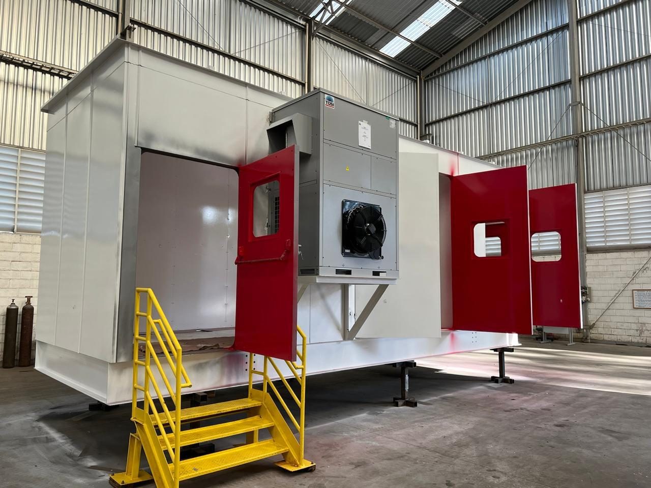 Eletrocentro com climatização industrial instalada